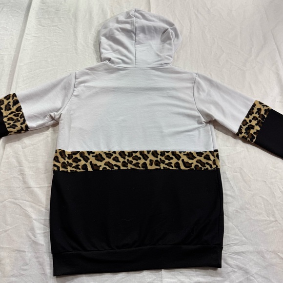 162. White & Black w/Cheetah print Hoodie (S) - Picture 4 of 4